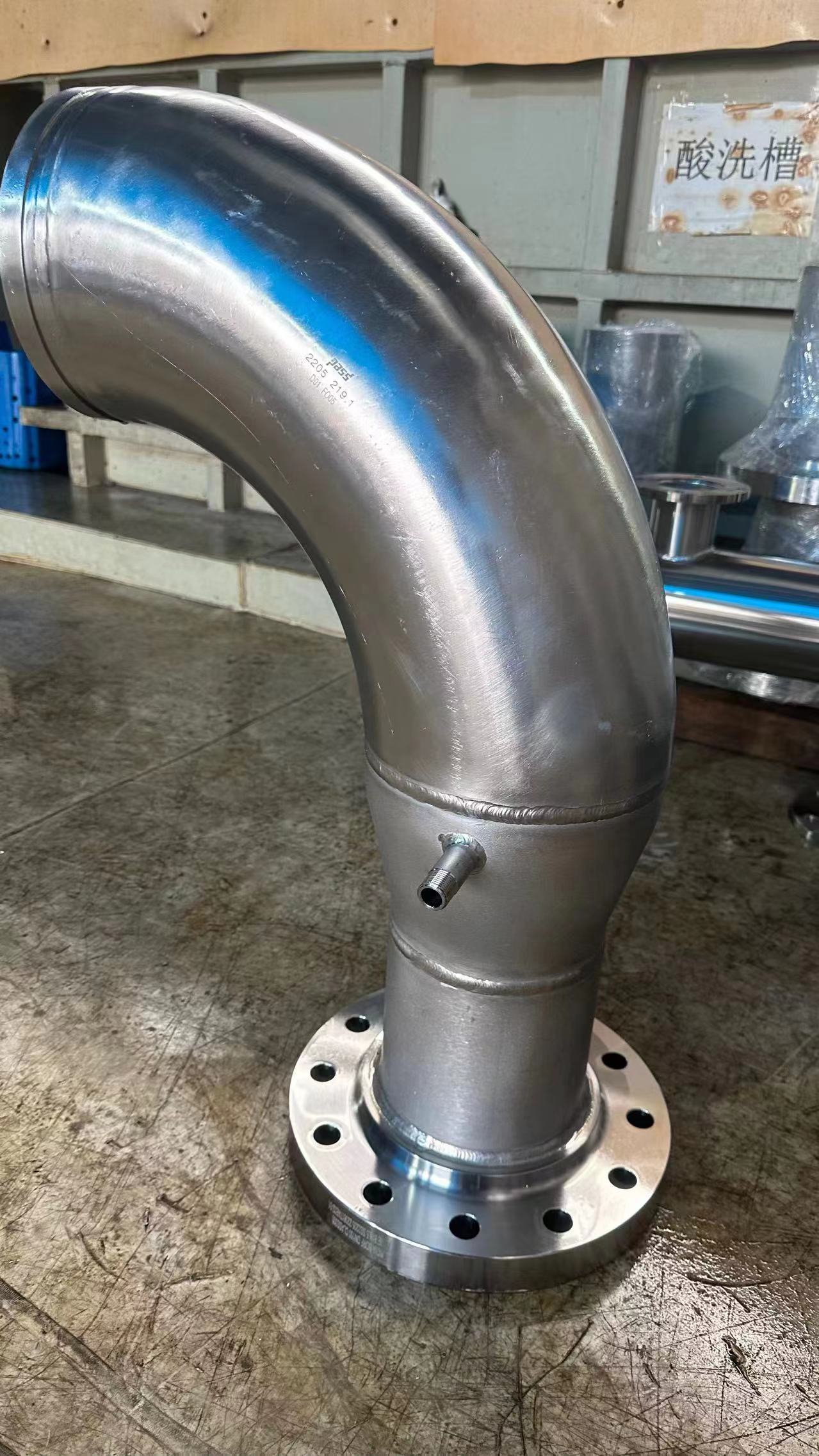 Stainless-steel elbow after pickling and passivation